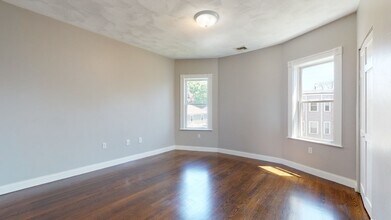 26 Elder St in Boston, MA - Building Photo - Building Photo