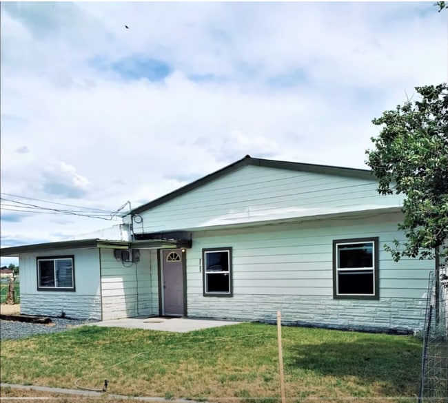 property at 2731 Elgin Rd NE