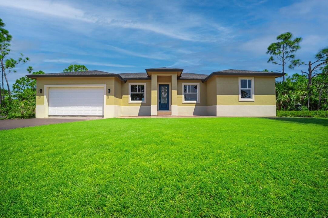 15261 Brainbridge Cir in Port Charlotte, FL - Foto de edificio