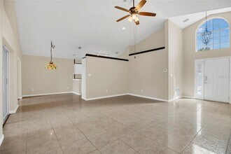 2489 Tommys Turn in Oviedo, FL - Foto de edificio - Building Photo