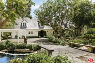 6825 Zumirez Dr in Malibu, CA - Building Photo - Building Photo