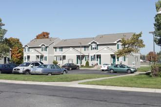 Royale Glen Apartments in Muskegon, MI - Building Photo - Building Photo