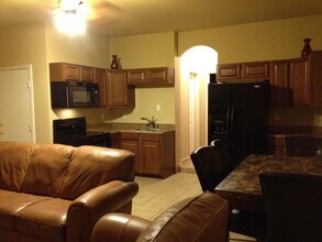 5003 Gemsbuck Chase in San Antonio, TX - Foto de edificio - Building Photo