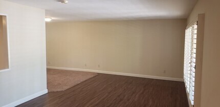 8313 E Vía De Las Flores in Scottsdale, AZ - Building Photo - Building Photo