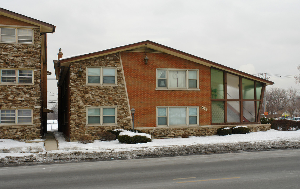 6300 W 63rd St in Chicago, IL - Building Photo