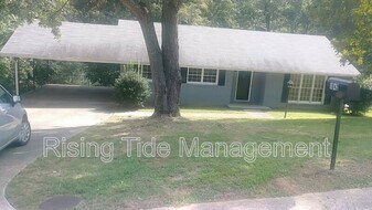 1042 Mesa Dr in Birmingham, AL - Building Photo