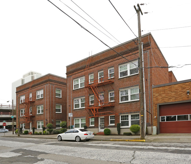 Lloyd's 10th Apartments in Portland, OR - Building Photo - Building Photo