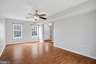 14367 Springbrook Ct in Woodbridge, VA - Building Photo