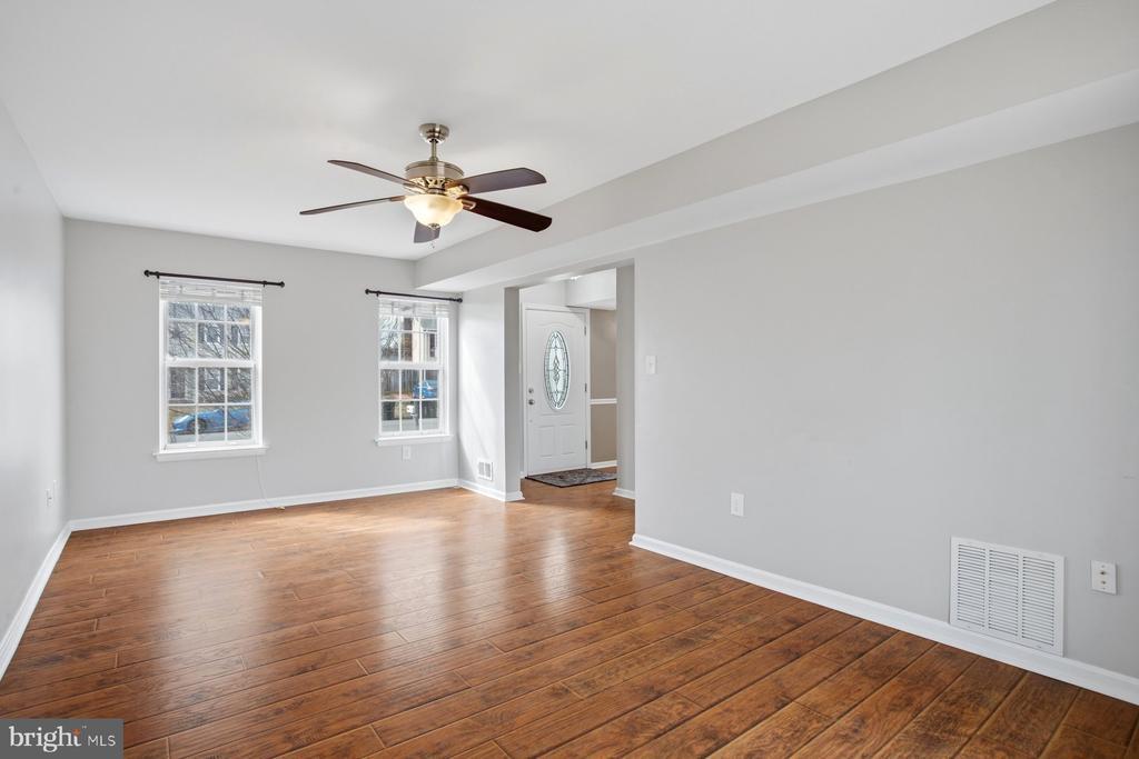 14367 Springbrook Ct in Woodbridge, VA - Building Photo