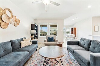 806 Vineyard Falls Rd in Austin, TX - Building Photo - Building Photo