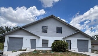 7177 Albany Rd in Ft. Myers, FL - Building Photo