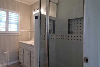 2717 Avenue D in Dickinson, TX - Foto de edificio - Building Photo