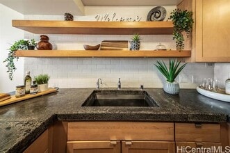 3138 Waialae Ave in Honolulu, HI - Building Photo - Building Photo