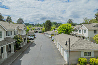 Promenade at the Lakes in Kent, WA - Building Photo - Building Photo