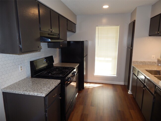204 Northpointe Ave in La Grange, TX - Building Photo - Building Photo