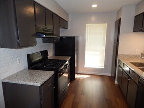 204 Northpointe Ave in La Grange, TX - Building Photo - Building Photo