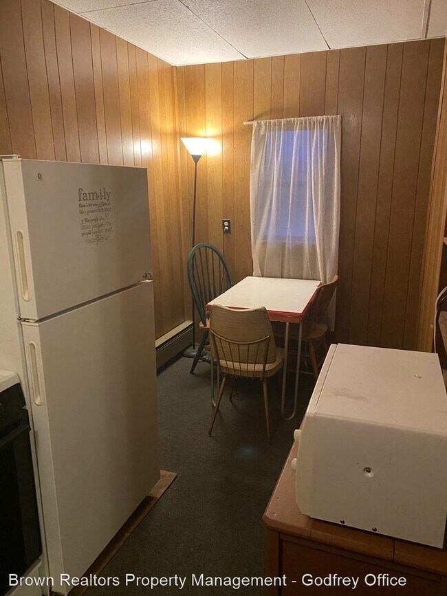 103 W 1st St in Roxana, IL - Building Photo - Building Photo