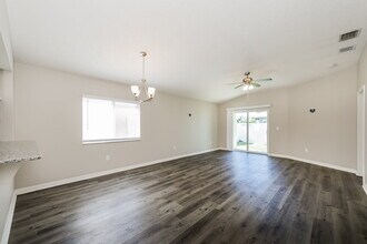 11751 Lynmoor Dr in Riverview, FL - Building Photo - Building Photo