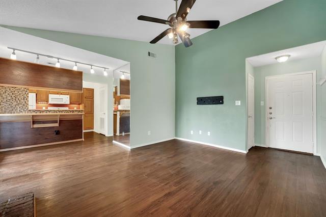 2105 St Michaels Dr in Arlington, TX - Building Photo - Building Photo