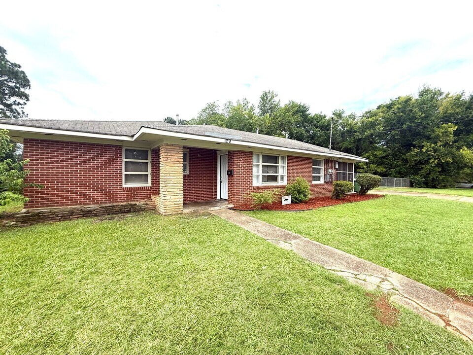 129 Brantwood Dr in Montgomery, AL - Building Photo