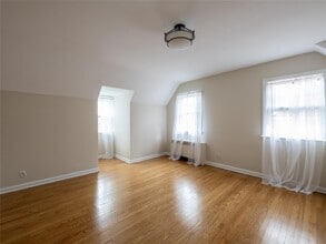 7 Jackson St, Unit 7 in Port Washington, NY - Building Photo - Building Photo