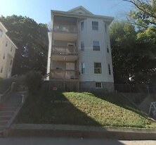 82 Green Hill Pky, Unit 1 in Worcester, MA - Building Photo