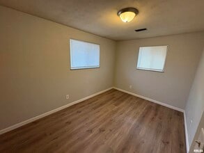 2613 W Wardcliffe Dr in Peoria, IL - Building Photo - Building Photo