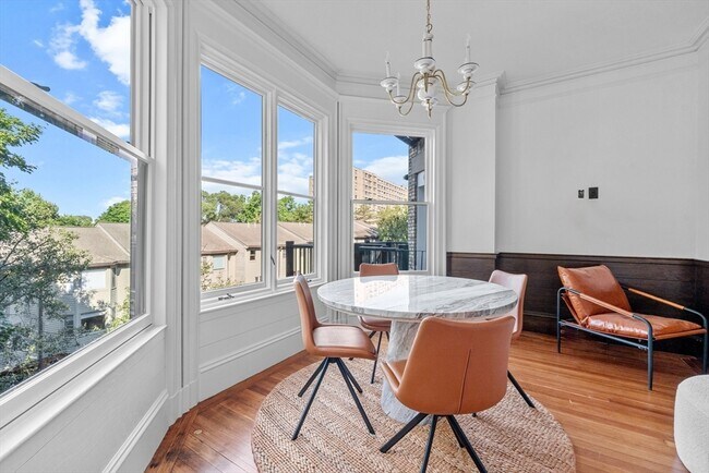 320 Tappan St, Unit 2 in Brookline, MA - Building Photo - Building Photo