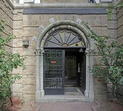 42-15 Layton St in Flushing, NY - Foto de edificio - Building Photo