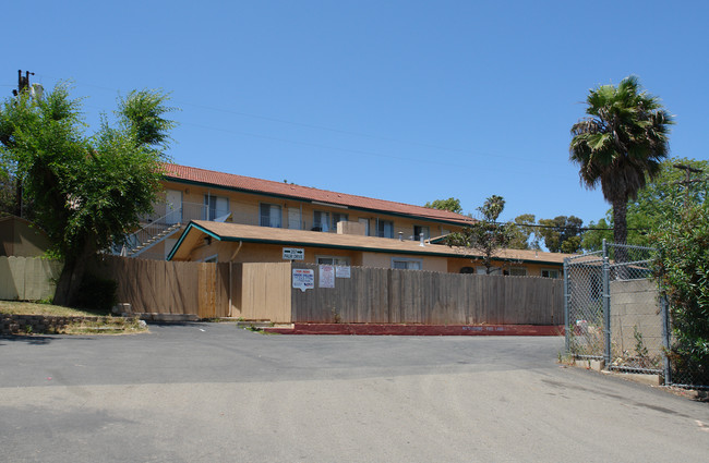 207 N Palm Dr in Vista, CA - Building Photo - Building Photo