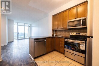 80 Absolute Ave in Mississauga, ON - Building Photo - Building Photo