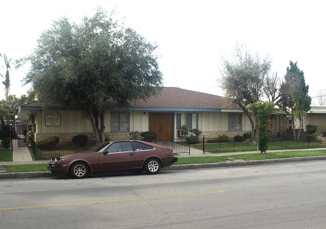 Loara Palms Apartments in Anaheim, CA - Building Photo - Building Photo