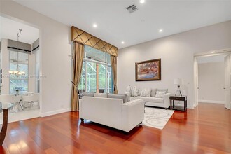 3943 Nighthawk Dr in Weston, FL - Building Photo - Building Photo