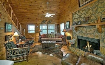 245 Mountain Ridge in Blue Ridge, GA - Foto de edificio - Building Photo