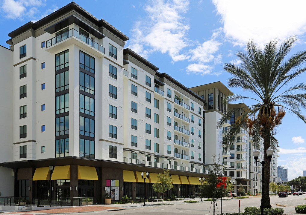 Camden North Quarter in Orlando, FL - Foto de edificio