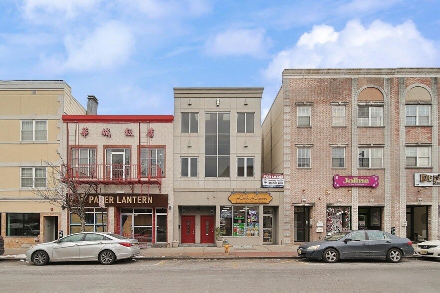 220 Harrison Ave, Unit 2 in Harrison, NJ - Building Photo