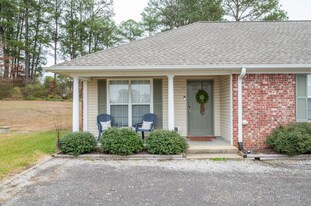 127 Darby Way in Starkville, MS - Building Photo