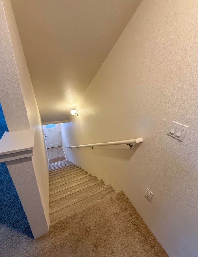 550 Kamaaha Ave in Kapolei, HI - Building Photo - Building Photo