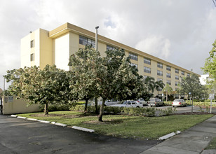 Robert Forcum Towers in Hialeah, FL - Building Photo - Building Photo