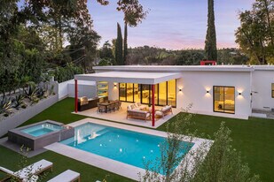 22020 Alizondo Dr in Woodland Hills, CA - Building Photo