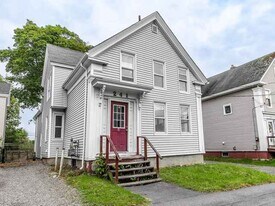 241 Center St in Bangor, ME - Building Photo