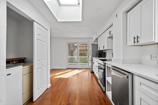 61 Wordsworth St, Unit 2 in Boston, MA - Building Photo - Building Photo