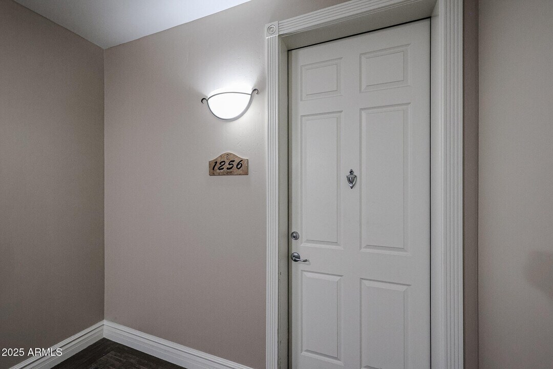 5350 E Deer Valley Dr in Phoenix, AZ - Building Photo