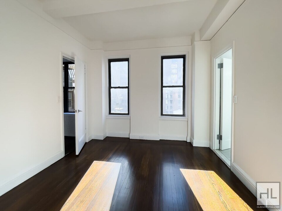 EAST 46 STREET in New York, NY - Building Photo