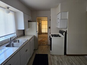 23065 Cayuga Ave in Hazel Park, MI - Building Photo - Building Photo