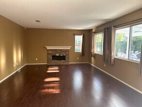 33 Elizabeth Ln in Irvine, CA - Building Photo - Building Photo