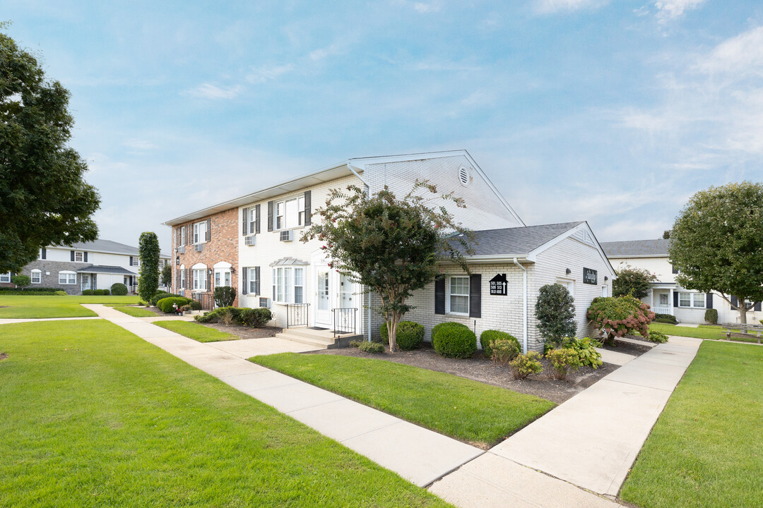 Bethpage Townhouse in Bethpage, NY - Foto de edificio