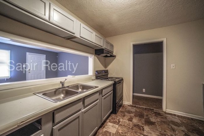 587 Cedar Ave NW-Unit -Unit B in Atlanta, GA - Building Photo - Building Photo