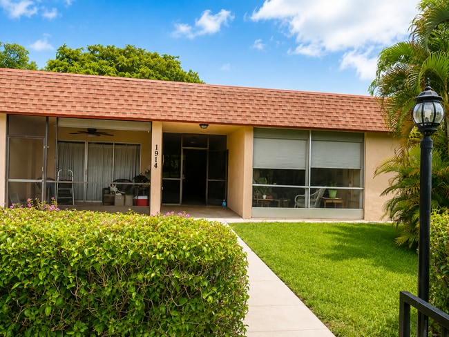 property at 1914 Palmland Dr