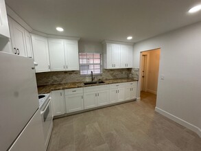 3841 Riverside Dr in Coral Springs, FL - Building Photo - Building Photo